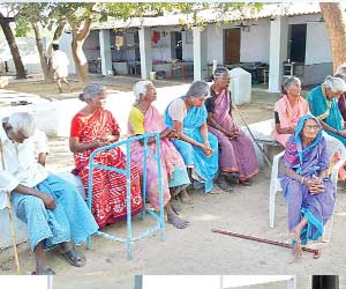 Old age home inmates orphaned with demise of Good Samaritan