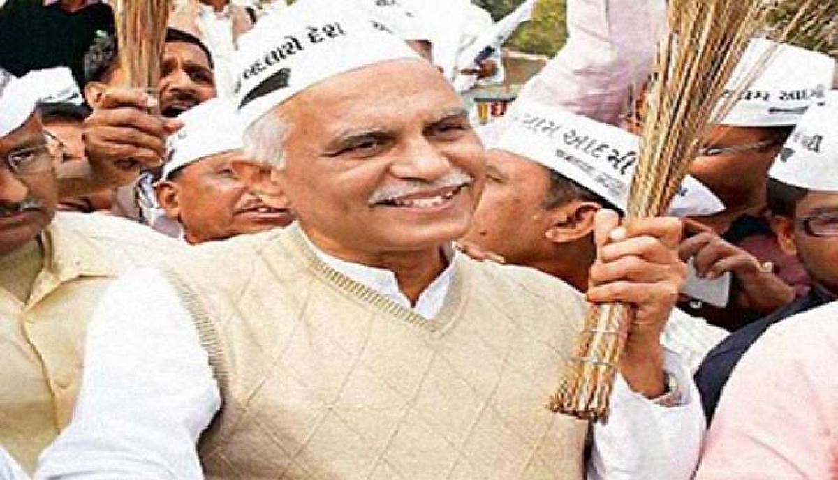 Gujarat BJP MLA meets Kejri, may defect to Aam Aadmi Party