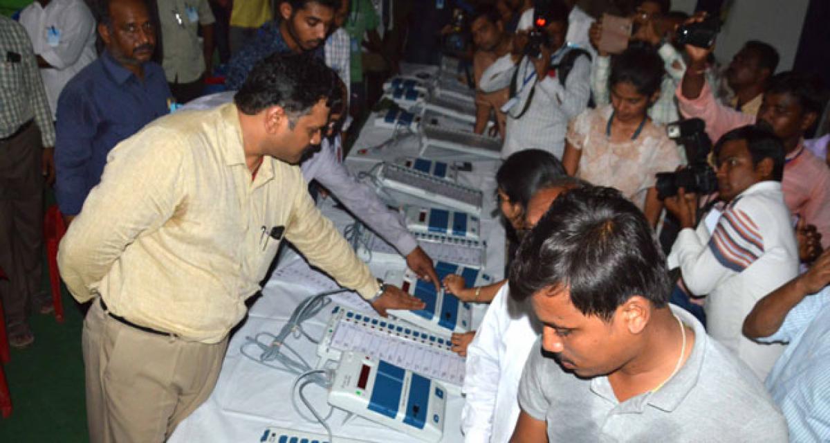 District Collector examines EVMs