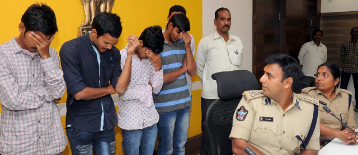 Four inter-dist offenders held