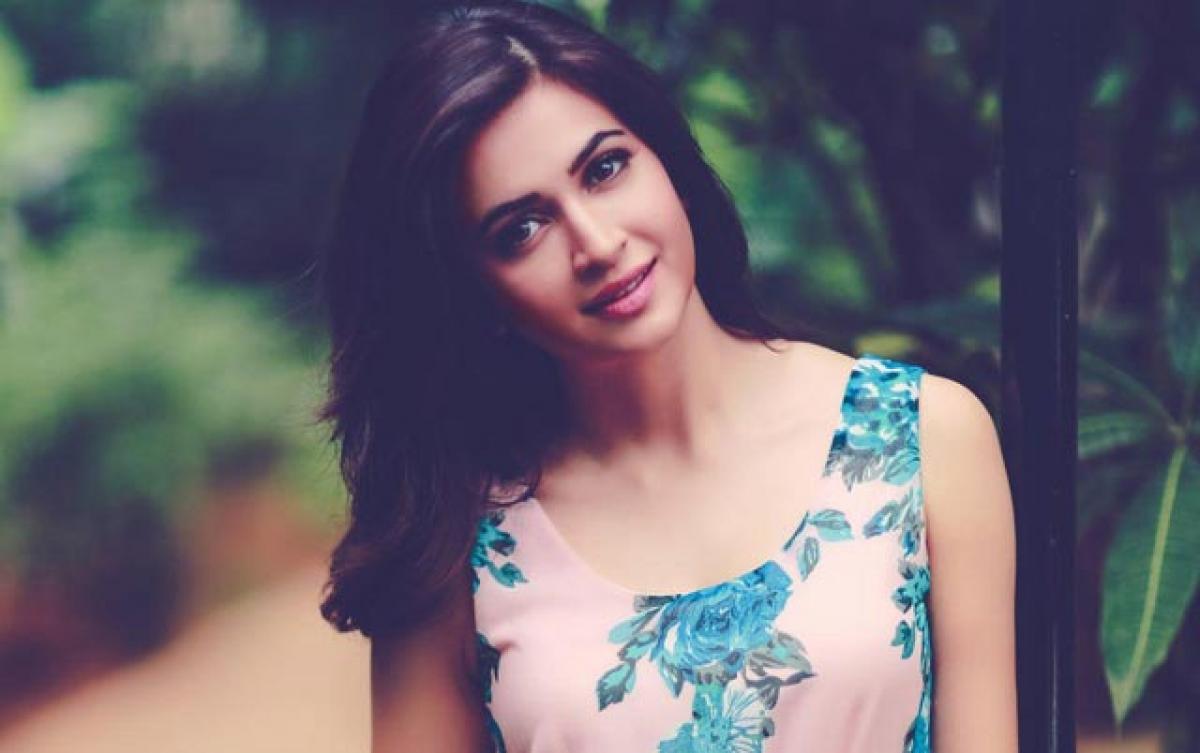 Kissing on screen extremely scary: Kriti Kharbanda