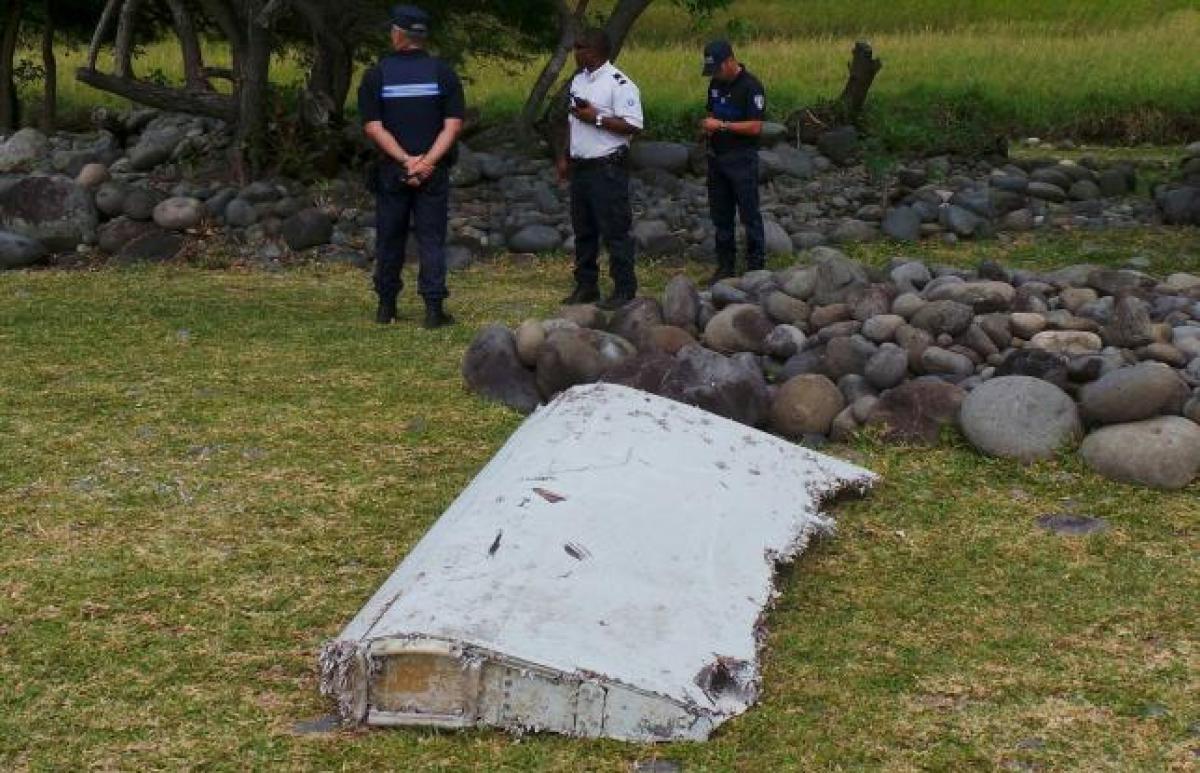 Malaysia seeks help, France widens search for missing plane