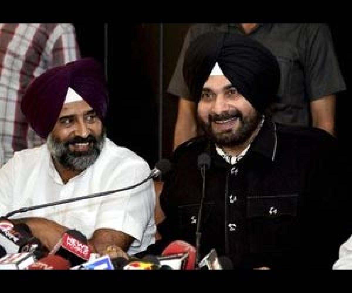 SC asks Navjot Sidhu to face trial in 2009 poll related case