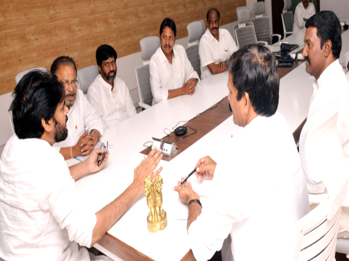 Pawan Kalyan hints at feelers from YSRCP for alliance