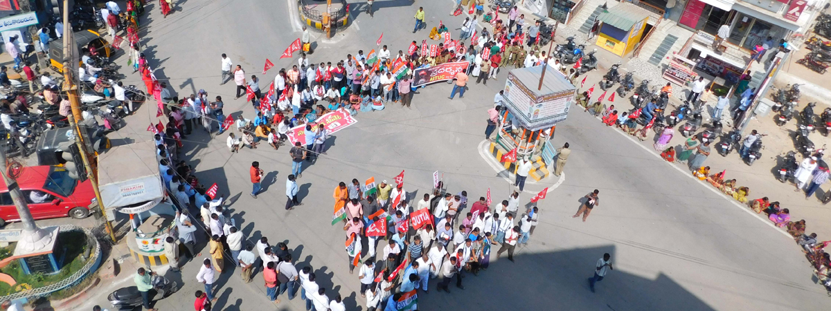 Trade unions strike ends with human chain protest