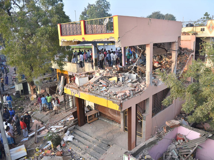 2 killed, 8 injured in Kapra cylinder blast