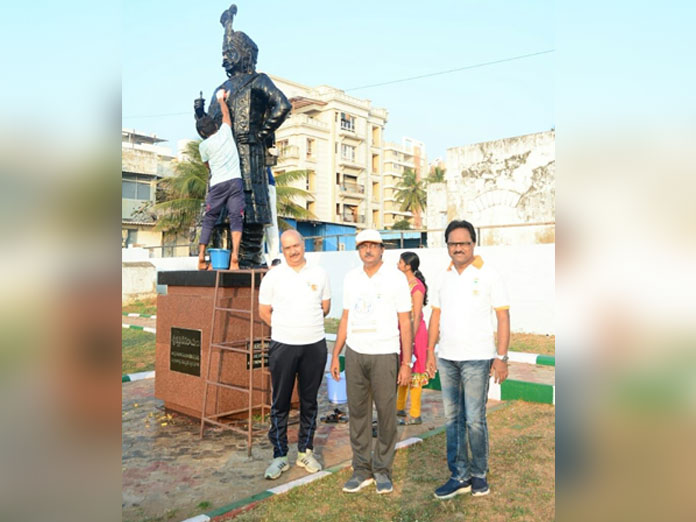 BoB staff clean statues of Freedom fighters