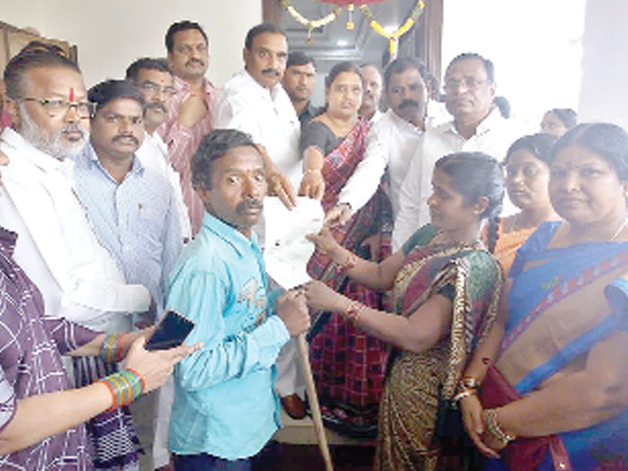 35 beneficiaries get CMRF assistance