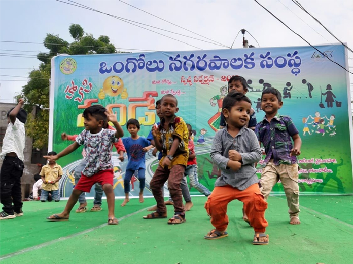 ‘Happy Sunday,’ ‘Anandalahiri’ entertains public in Ongole