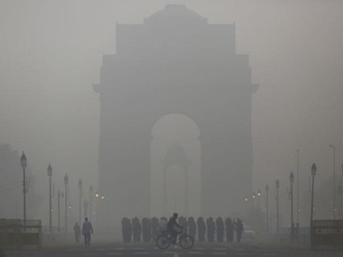 Cold day in Delhi, mercury likely to drop further on Monday
