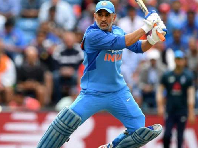 Dhoni becomes fifth Indian to breach 10k-run mark in ODIs