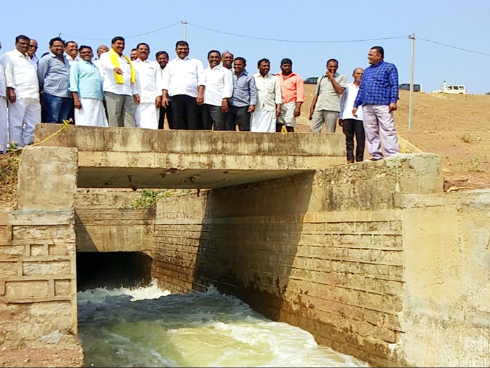 MLA BC Janardhan Reddy releases water from Alaganur dam