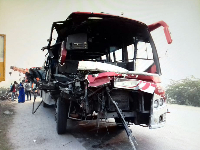 18 students hurt in road accident