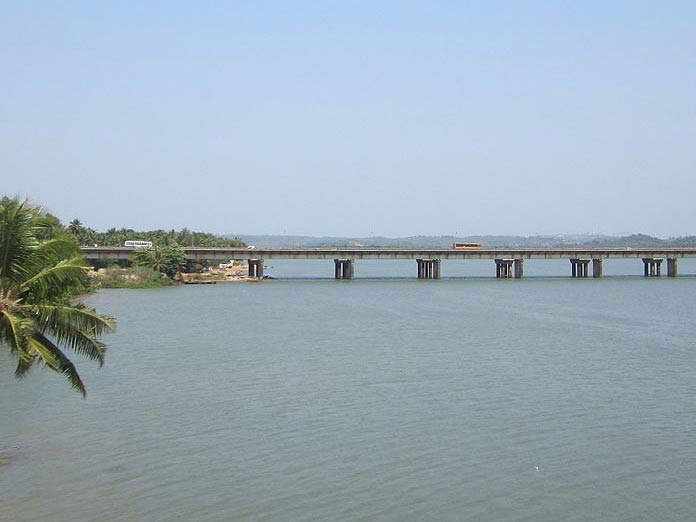 Fed up of governments delay, people of an island in Karnataka construct a bridge by themselves