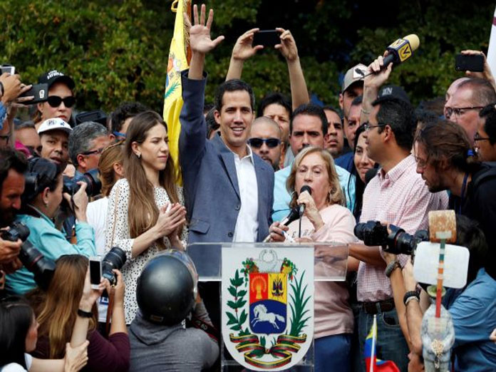 U.S. calls on world to pick a side on Venezuela; Europeans set to recognize Guaido