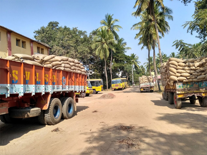 Officials fail to procure paddy in Srikakulam