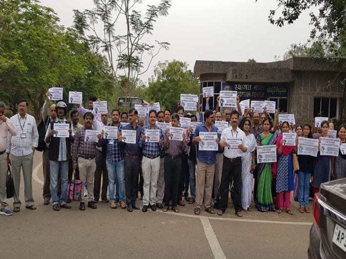 6,300 executives from steel PSUs observe silent protest