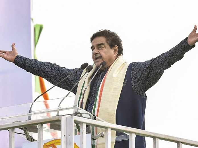 Shatrughan Sinha joins opposition leaders at Kolkata rally, says not afraid if BJP removes him