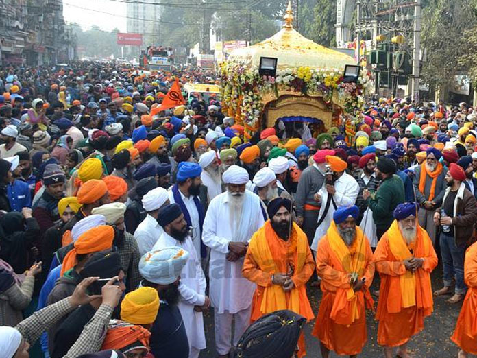 Sikhs take out colourful Nagar Keertan