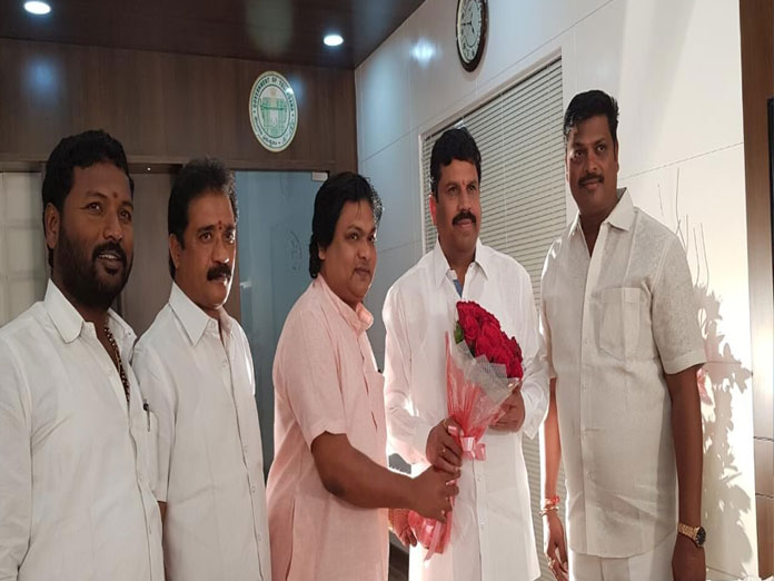TRS leader lauds KCR for recognising activists