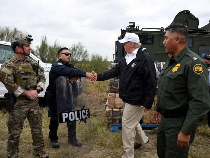 Trump pushes wall plan in US-Mexico border visit