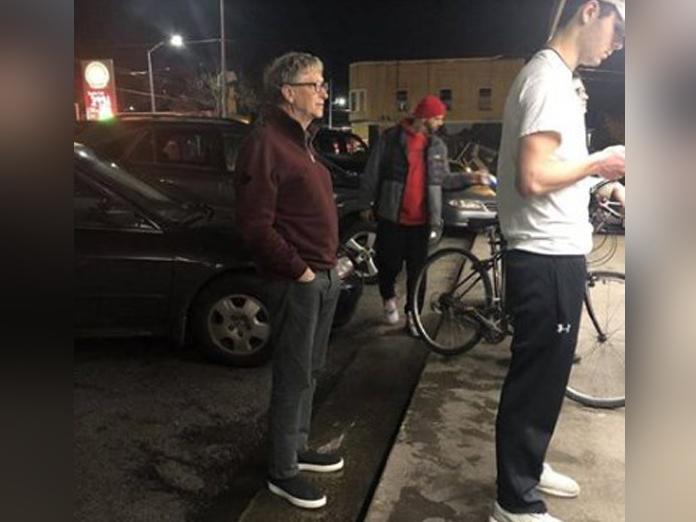 Going Viral on Facebook: Bill Gates Waiting in Line at Fast Food Joint
