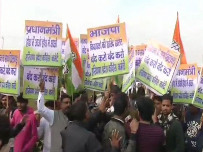 Karnataka political turmoil: Youth Cong workers protest outside Haryana resort