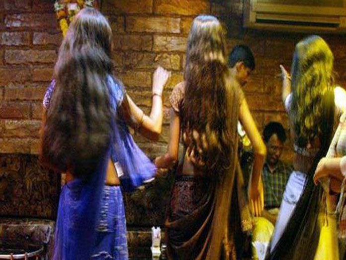 Maharashtra govt mulling ordinance against dance bars