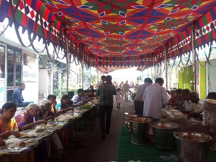 Mass feeding organised at Bhogi Ganapati Peetham at Suryaraopeta