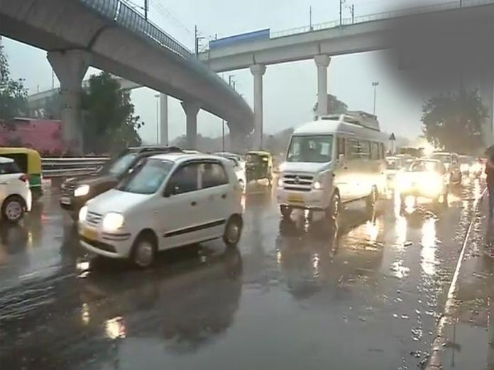 Heavy rains, hailstorms lash Delhi, traffic jams during rush hour