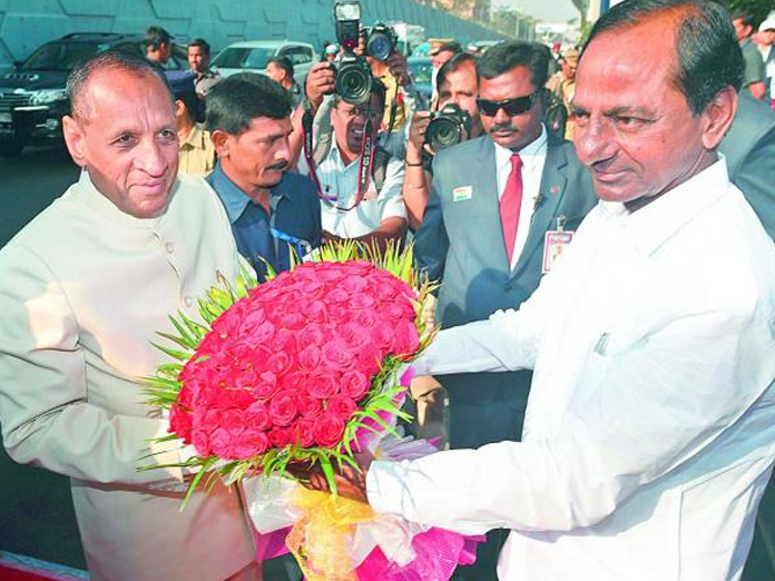 Governor and KCR pays floral tributes on Republc Day