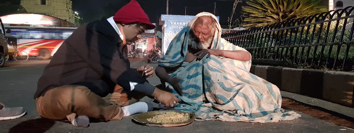 Man with kind heart serves free food to destitutes at nights