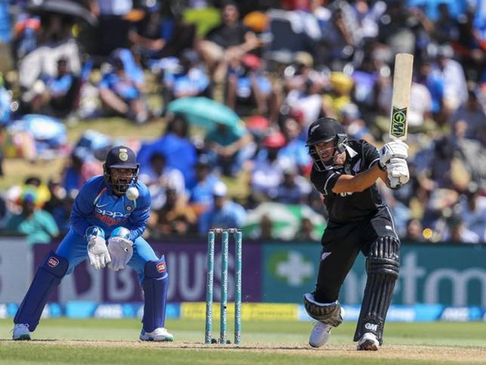 Hardik shines on return, India restrict New Zealand to 243