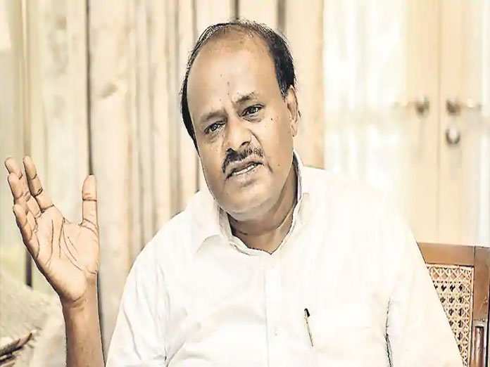 ‘Totally relaxed’, says Kumaraswamy as 2 MLAs pull out of coalition govt