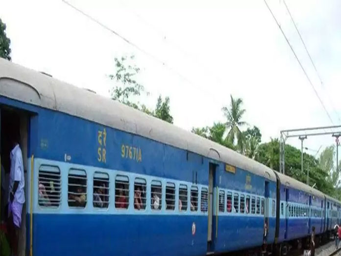 Railway department succeeds,Provides sanitary napkins to passenger in record time