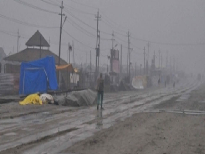 Rain troubles Kumbh, pilgrims on slippery ground