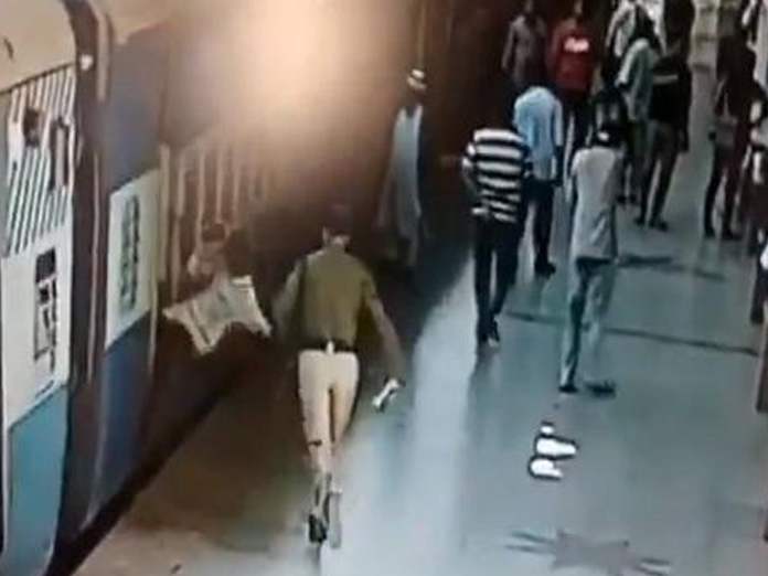 Bengaluru: RPF constable saves life of a 55-year-old passenger