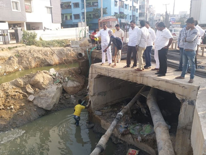Arekapudi inspects sewerage works