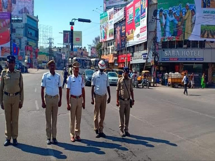 Trimulgherry police stopped traffic to observe silence in respect of Mahatma Gandhi