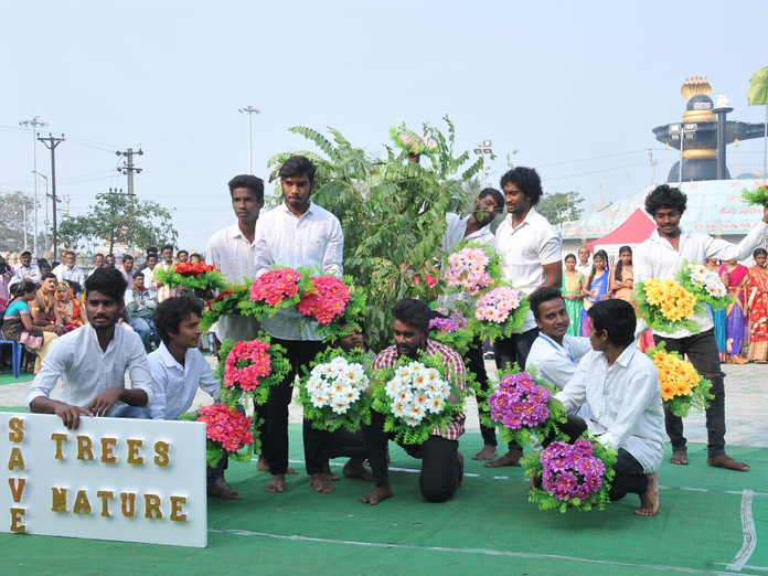 ‘Save tree’ show by students at Pushkar Ghat