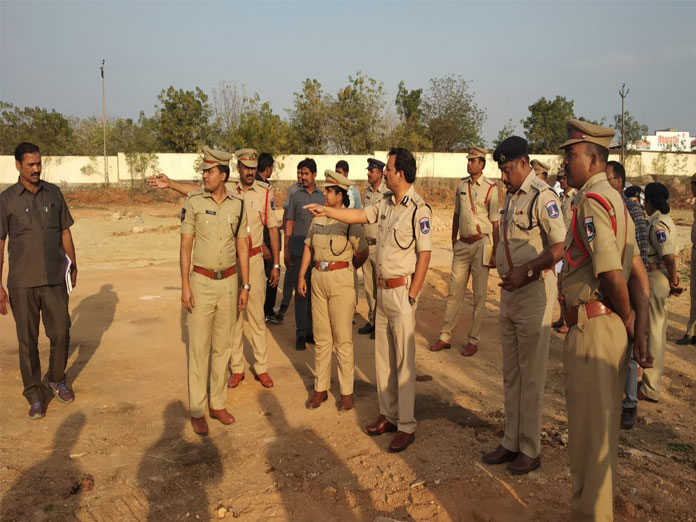 Sajjanar inspects Moinabad PS