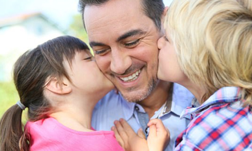 Dads are happier parents than moms, finds new study