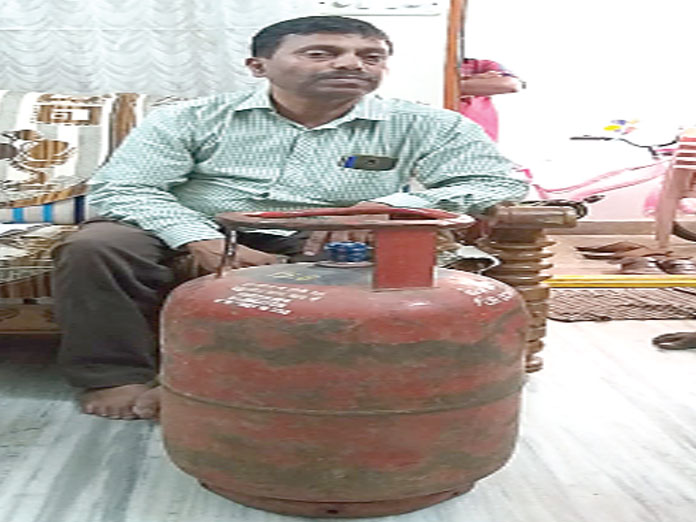 Empty LPG cylinder supplied to consumer