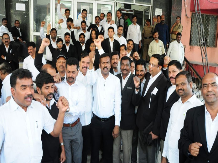 Advocates stage dharna at Nampally court