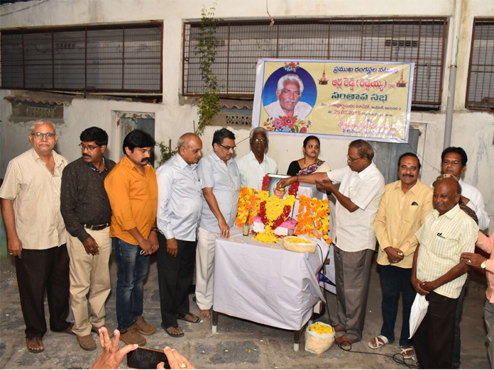 Artistes condole Arla’s death at Kowtha Purnananda Kala Vedika in Vijayawada