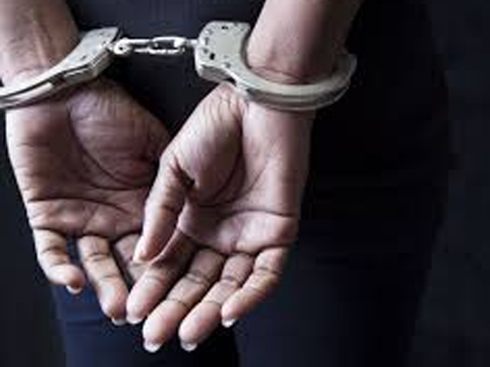 Mother-daughter duo held for conning five men