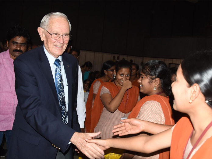 Astronaut Duke interacts with students in Vijayawada