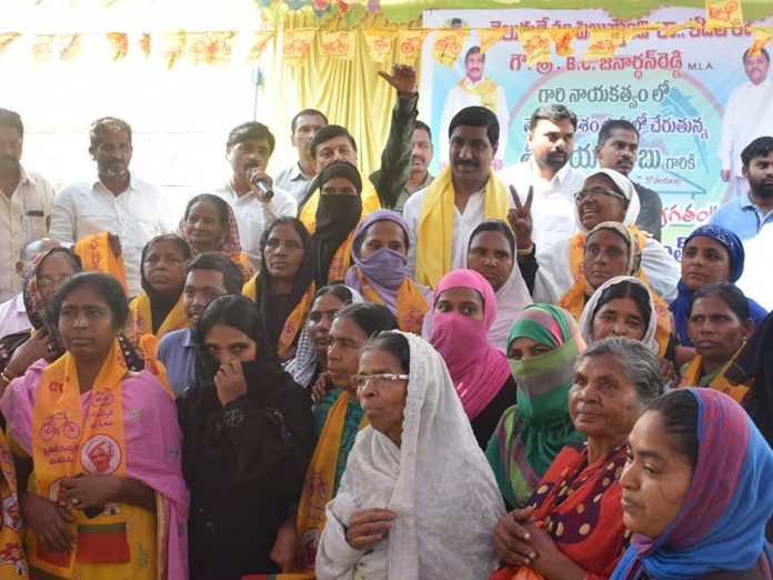 1K families join TDP in Banaganapalle