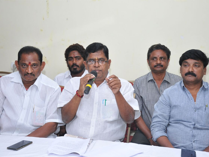 Challa Shankar keen to contest polls in Rajamahendravaram