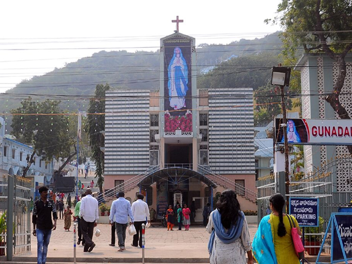 Thousands throng Mary Matha festival